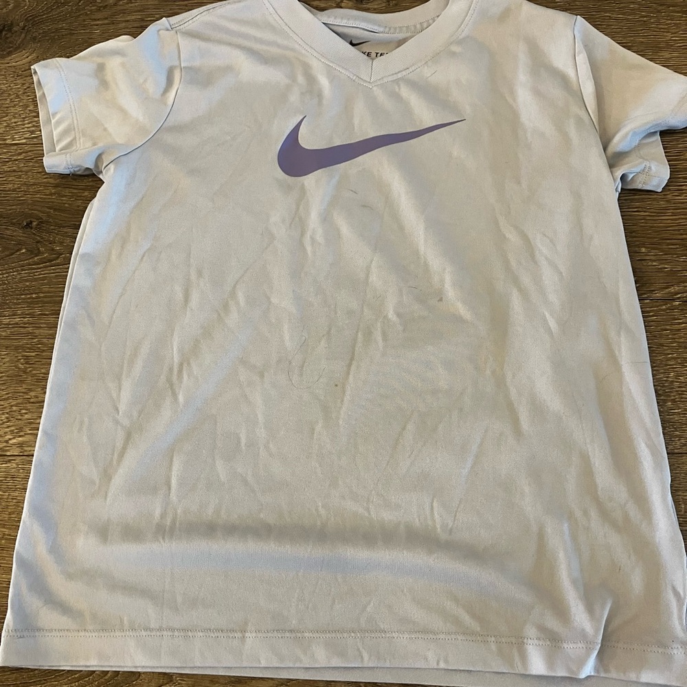 The Nike Tee Dri-Fit Kid Girls Logo Graphic 100% Polyester V-Neck T-Shirt Purple